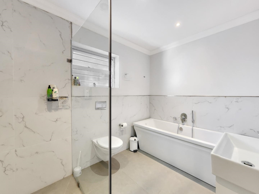 3 Bedroom Property for Sale in Sea Point Western Cape